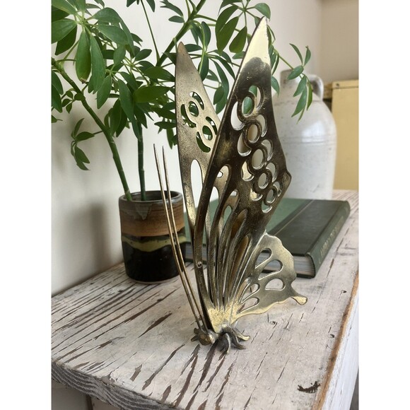 Vintage MCM Tall 9” Brass Butterfly Flying Sculpture W/ Flowing Antennas / Boho - Picture 4 of 7